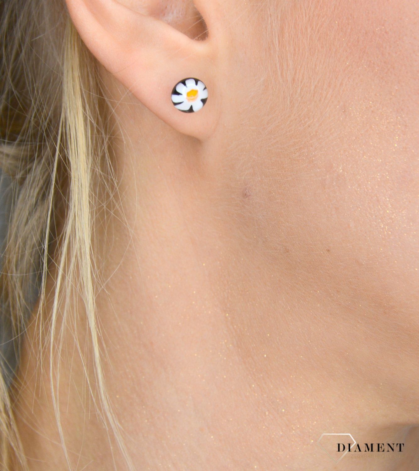 Kolczyki szkło weneckie czarne z białym kwiatem Murano 03.jpg